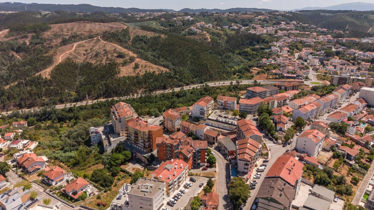 Apartamento T3 para Venda em Santo Antonio dos Olivais Foto 31