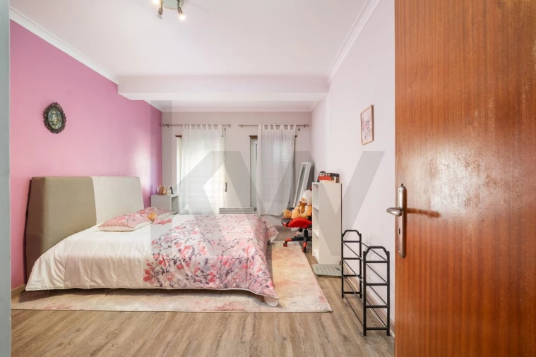 Apartamento T3 para Venda em Santo Antonio dos Olivais Foto 12