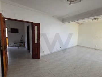 Apartamento T2 para Venda em Pontinha e Famões
