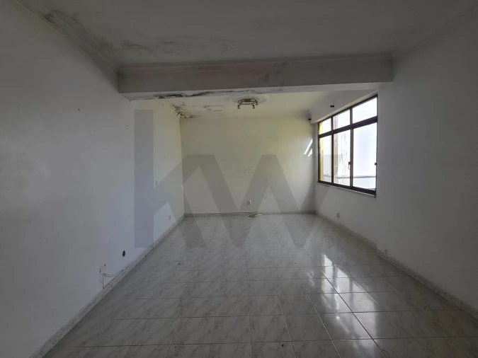 Apartamento T2 para Venda em Pontinha e Famões Foto 9