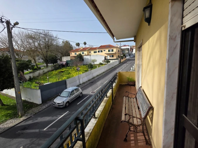 Apartamento T2 para Venda em Pontinha e Famões Foto 2