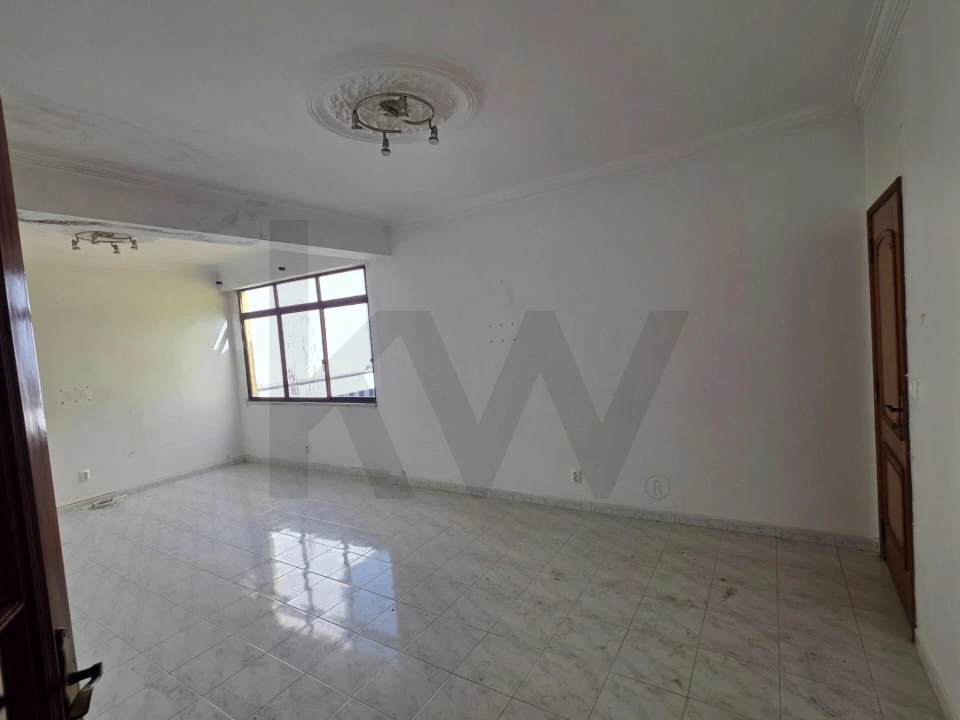 Apartamento T2 para Venda em Pontinha e Famões Foto 11
