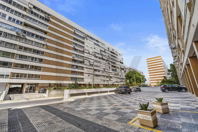 Apartamento T4 para Venda em Moscavide e Portela Foto 25