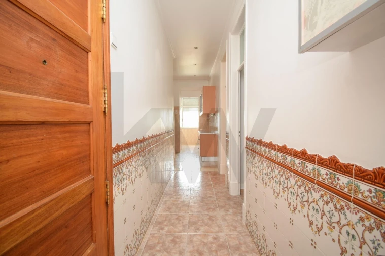 Apartamento T2 para Venda em Campolide Foto 3