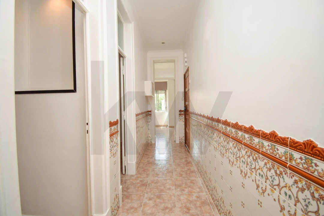 Apartamento T2 para Venda em Campolide Foto 10