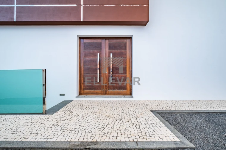 Moradia T3 para Venda em Santo Antonio Foto 2