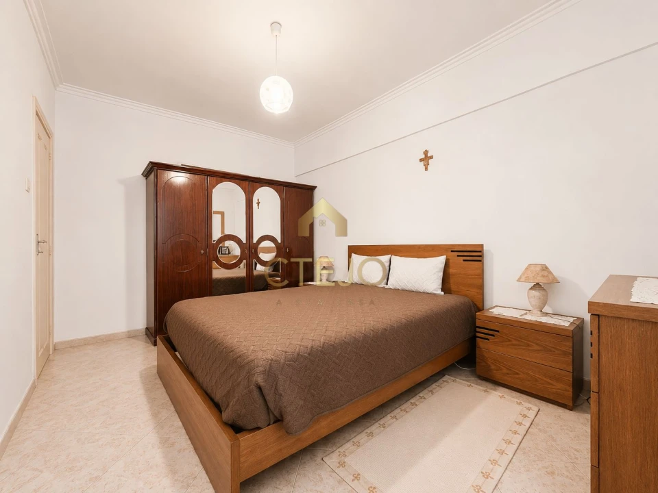 Apartamento T2 para Venda em Santa Iria de Azoia, São João da Talha e Bobadela Foto 1