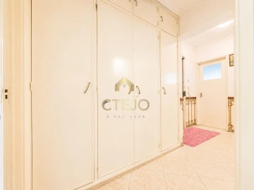 Apartamento T2 para Venda em Santa Iria de Azoia, São João da Talha e Bobadela