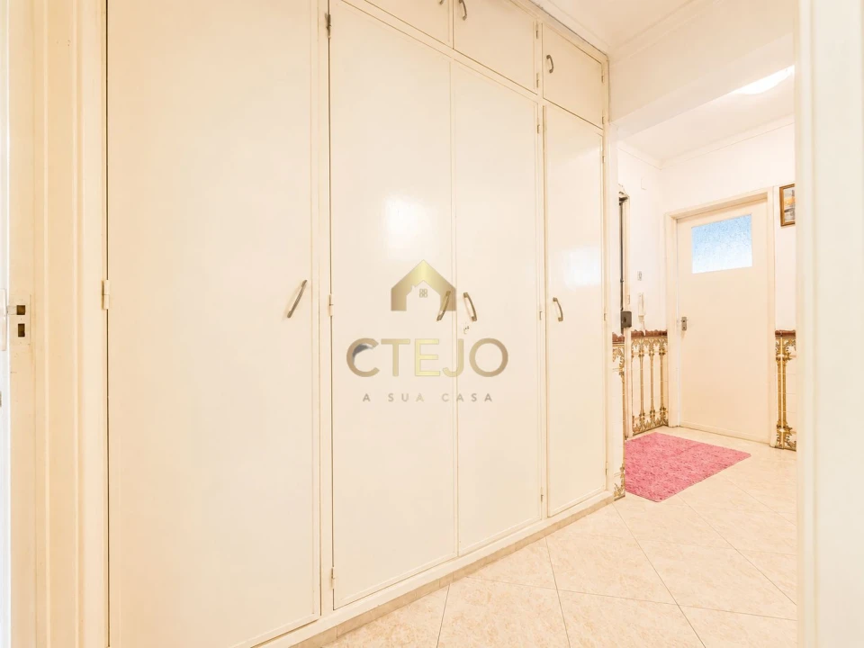 Apartamento T2 para Venda em Santa Iria de Azoia, São João da Talha e Bobadela Foto 17