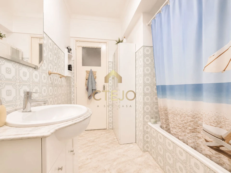 Apartamento T2 para Venda em Santa Iria de Azoia, São João da Talha e Bobadela Foto 14
