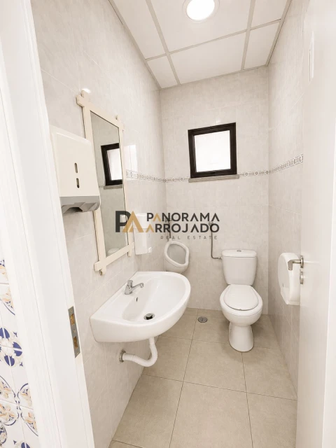 Negócio para Venda em Sarilhos Grandes