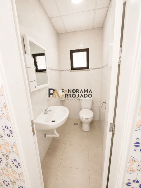 Negócio para Venda em Sarilhos Grandes