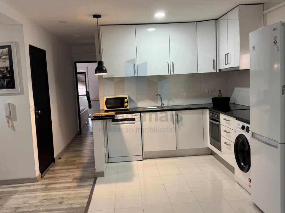 Apartamento T3 para Venda em Santo Antonio dos Olivais Foto 2