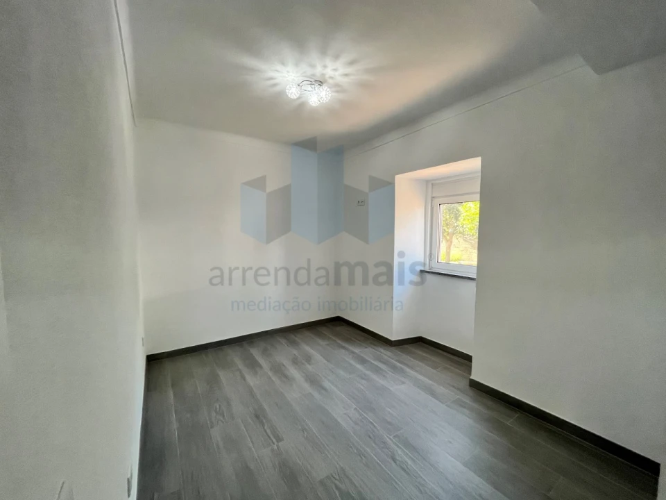 Moradia T2 para Arrendamento em Ega Foto 12