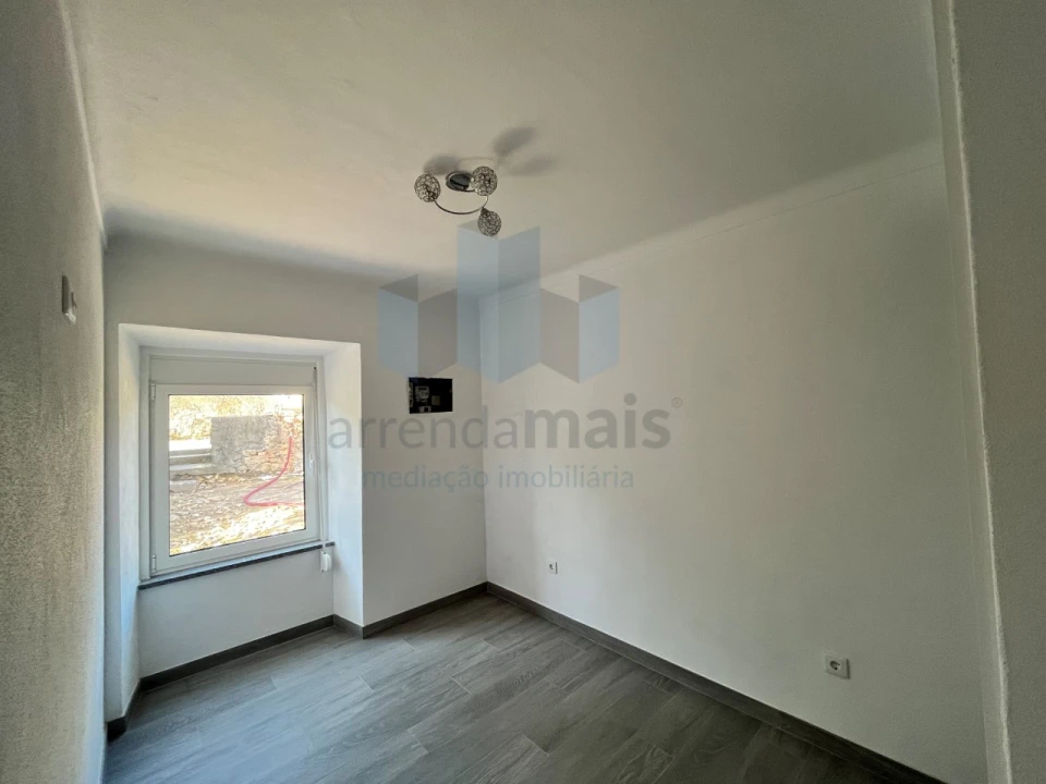 Moradia T2 para Arrendamento em Ega Foto 14