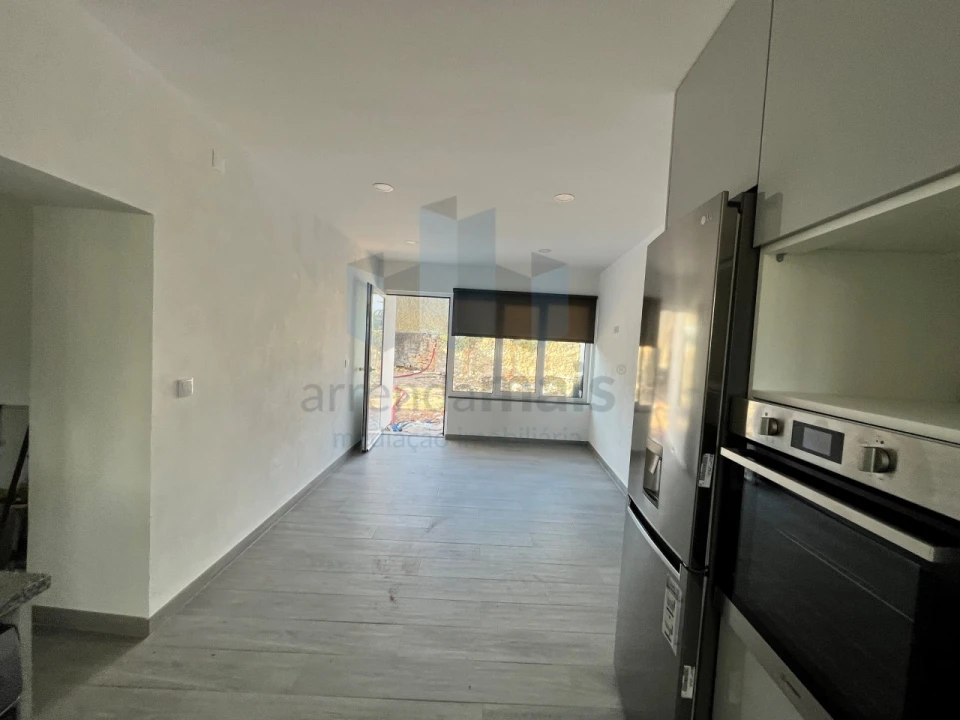Moradia T2 para Arrendamento em Ega Foto 16