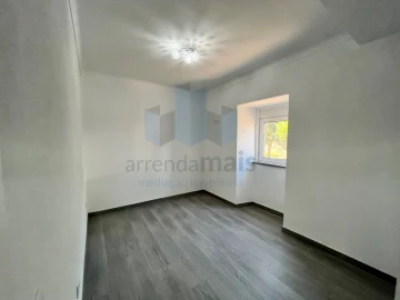 Moradia T2 para Arrendamento em Ega