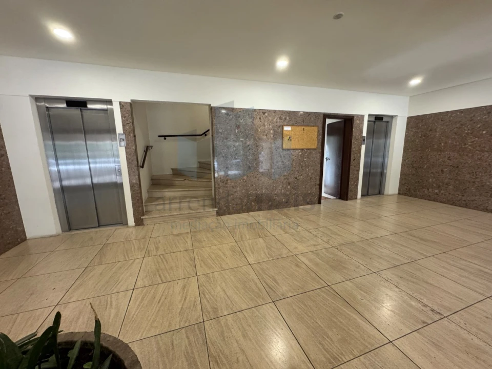 Apartamento T3 para Venda em Santo Antonio dos Olivais Foto 17
