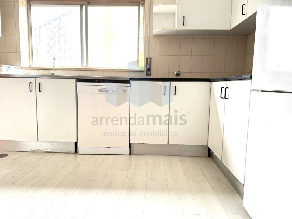 Apartamento T3 para Venda em Santo Antonio dos Olivais Foto 1