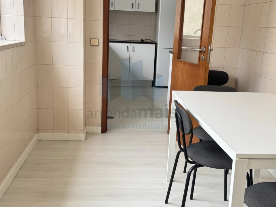 Apartamento T3 para Venda em Santo Antonio dos Olivais Foto 4