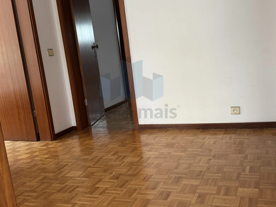 Apartamento T3 para Venda em Santo Antonio dos Olivais Foto 7