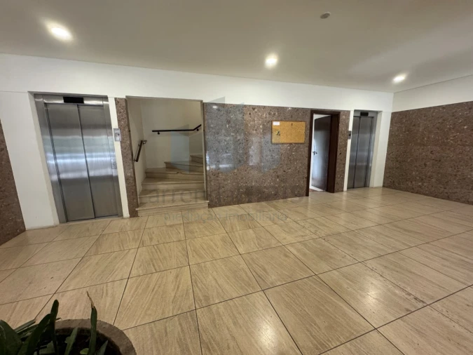 Apartamento T3 para Venda em Santo Antonio dos Olivais Foto 17