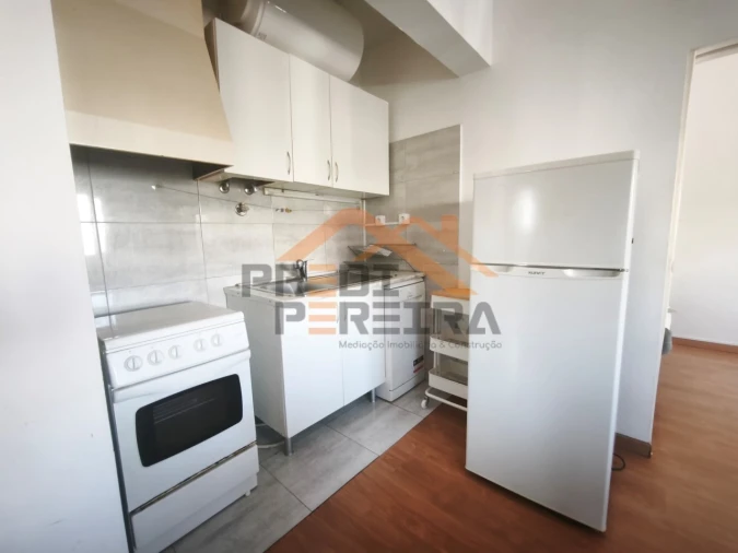 Apartamento T1 para Venda em Águas Livres Foto 2