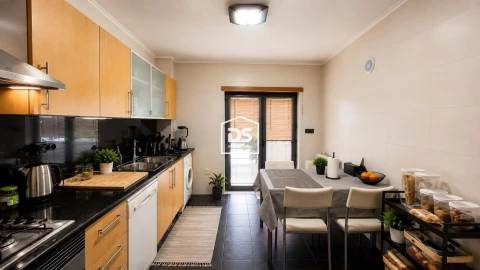 Apartamento T2 para Venda em Parceiros e Azoia
