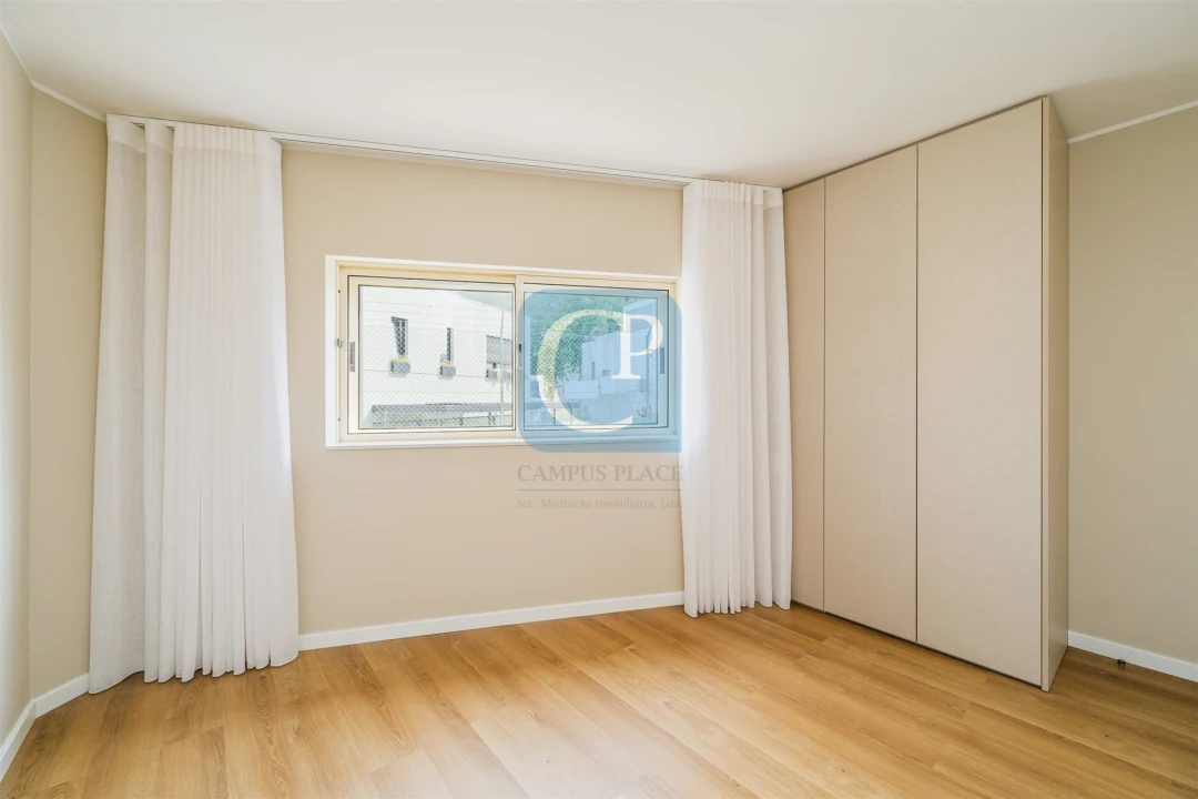 Apartamento T2 para Venda em Paranhos Foto 19