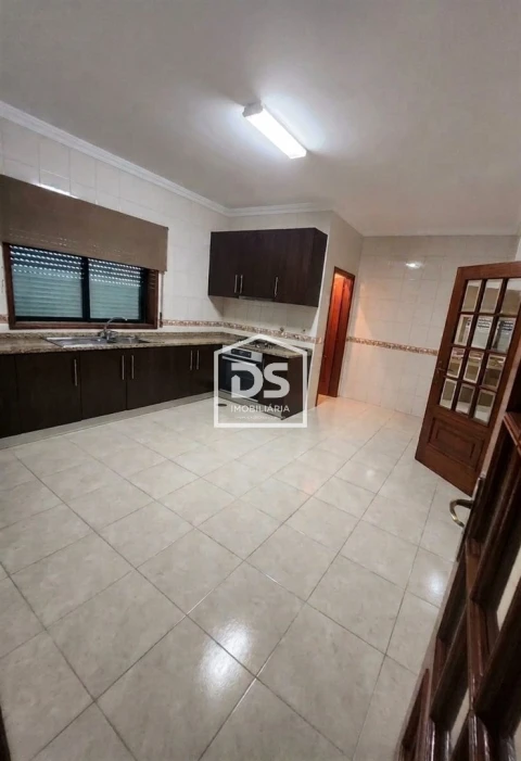 Apartamento T3 para Venda em Nespereira e Casais
