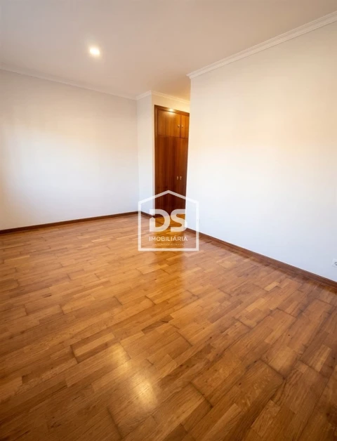 Apartamento T3 para Venda em Nespereira e Casais