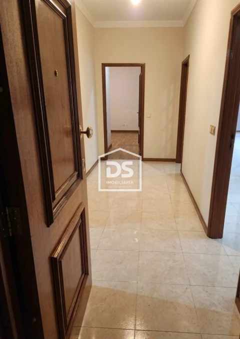 Apartamento T3 para Venda em Nespereira e Casais