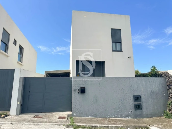 Moradia T3 para Venda em Fenais da Luz Foto 23