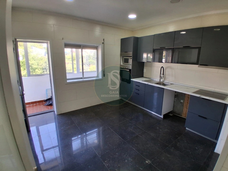 Apartamento T3 para Venda em Fânzeres e São Pedro da Cova Foto 1