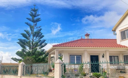 Moradia T5 para Venda em Alvorninha