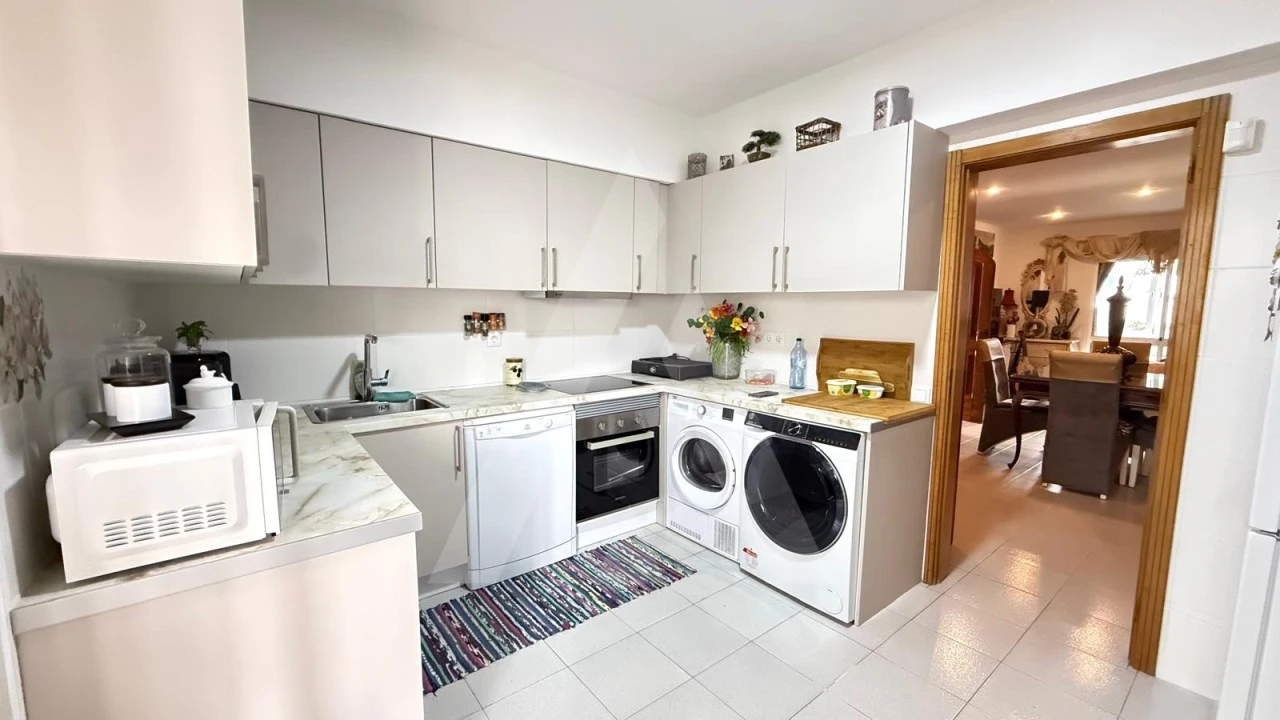 Apartamento T2 para Arrendamento em Quarteira Foto 4