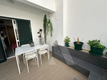 Apartamento T2 para Arrendamento em Quarteira
