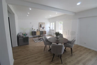 Apartamento T3 para Venda em Benfica