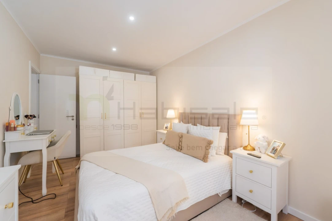 Apartamento T2 para Venda em Agualva e Mira-Sintra Foto 18