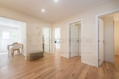 Apartamento T2 para Venda em Agualva e Mira-Sintra