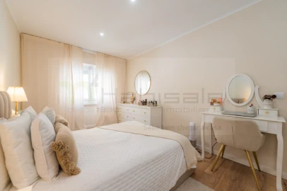 Apartamento T2 para Venda em Agualva e Mira-Sintra