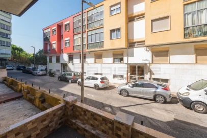 Apartamento T2 para Venda em Agualva e Mira-Sintra