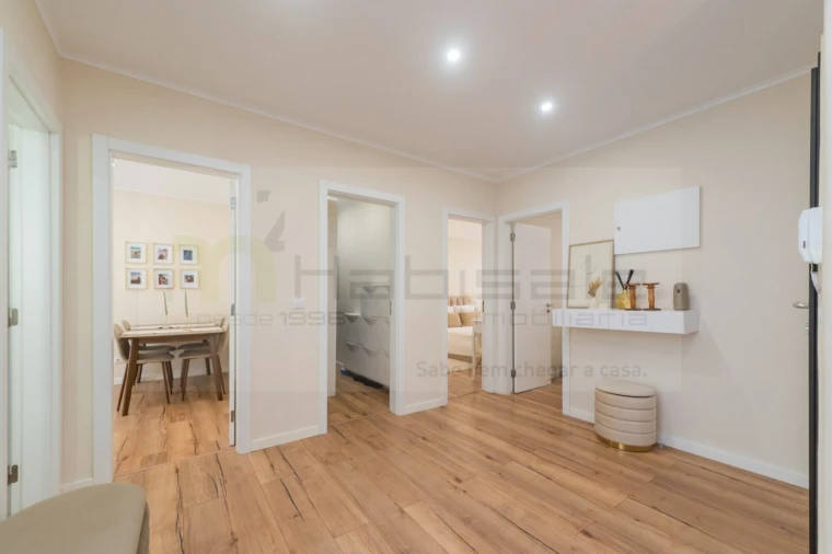Apartamento T2 para Venda em Agualva e Mira-Sintra Foto 9