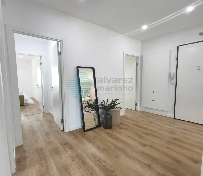 Apartamento T3 para Venda em Benfica Foto 2