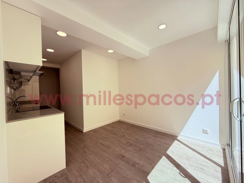 Apartamento T1 para Arrendamento em Campo de Ourique Foto 6