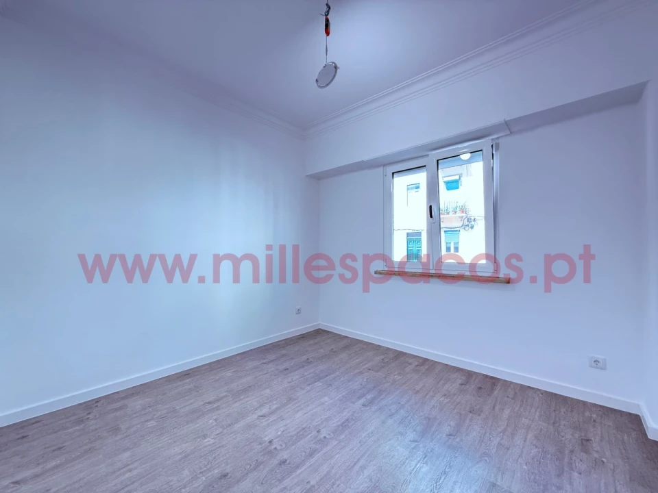 Apartamento T1 para Arrendamento em Campo de Ourique Foto 13