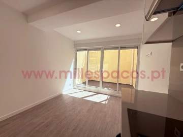 Apartamento T1 para Arrendamento em Campo de Ourique