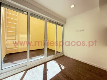 Apartamento T1 para Arrendamento em Campo de Ourique