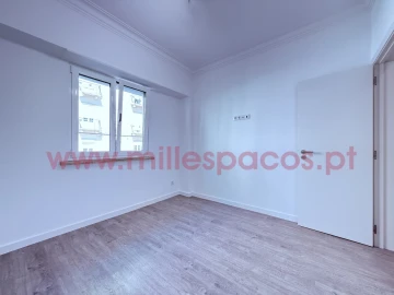Apartamento T1 para Arrendamento em Campo de Ourique