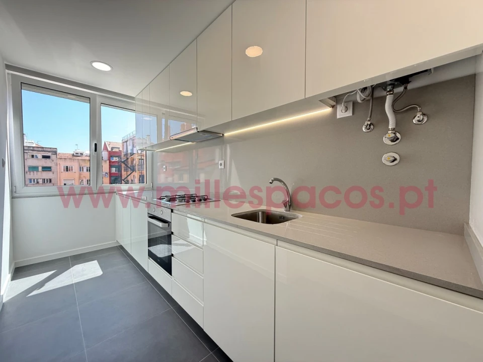 Apartamento T2 para Arrendamento em Campo de Ourique Foto 1